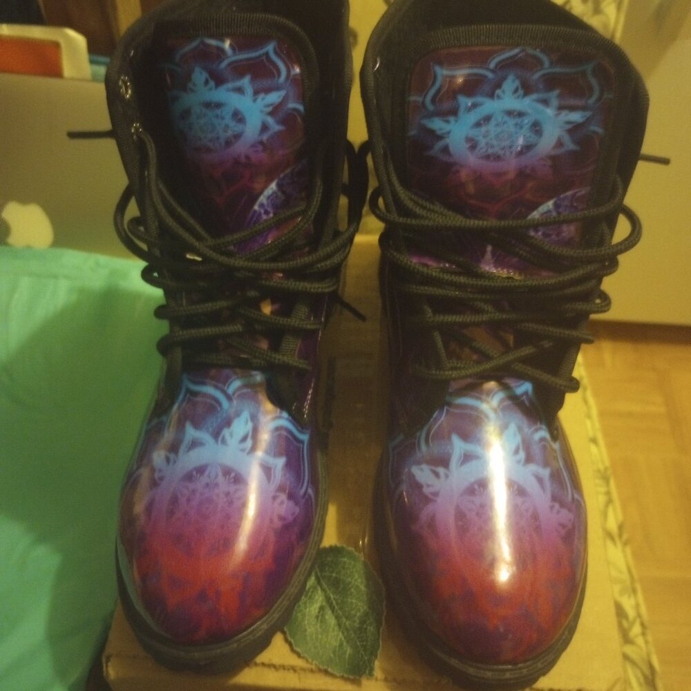 Butterfly lotus combat boots air brush look sz 8.5/39 blue & purple New w/o tags